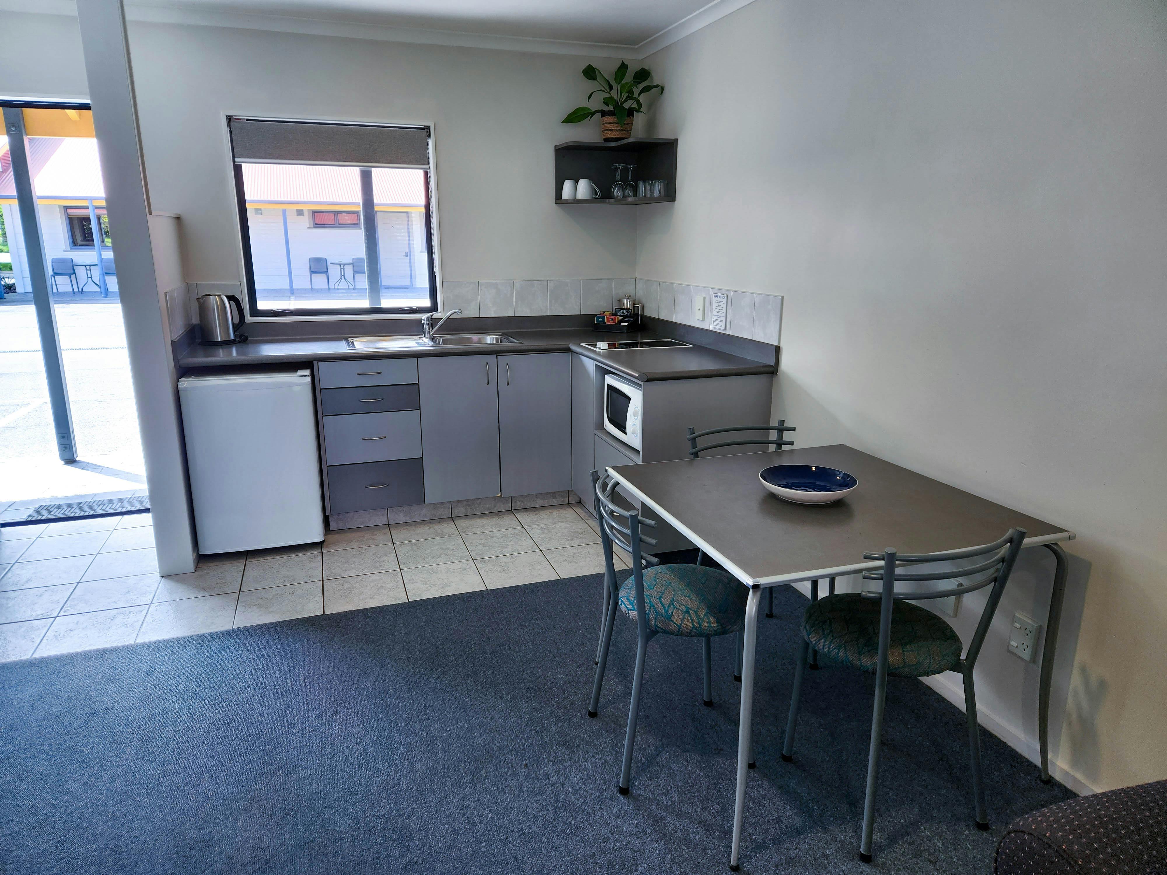 One bedroom +single kitchenette v2